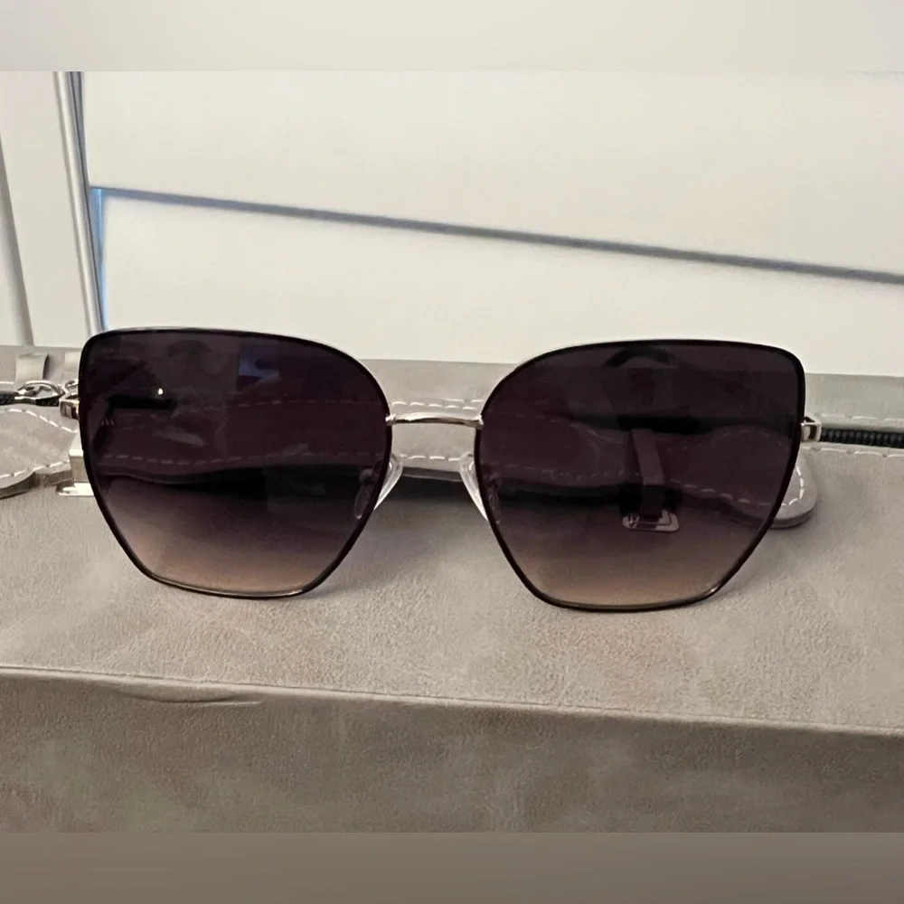 Oscar de la Renta sunglasses